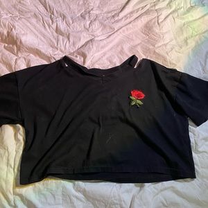 amazon rose cropped black tee